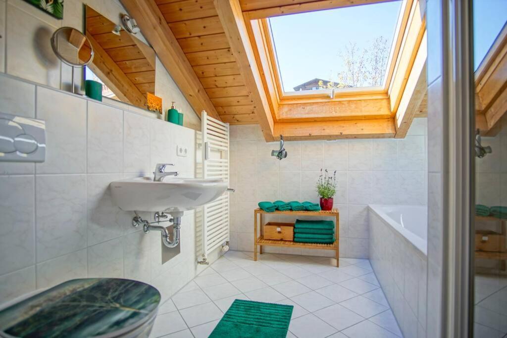 Luxury Living Near Weissensee +Balcony +Netflix 福森 外观 照片